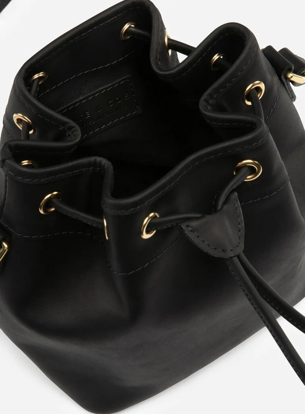 Vegetable-tanned leather bucket bag