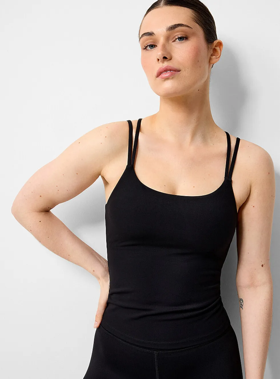 Velvety thin crossed-strap support tank