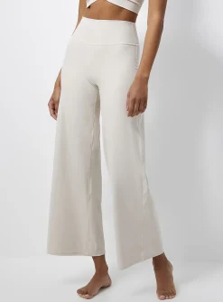 Velvety wide-leg pant