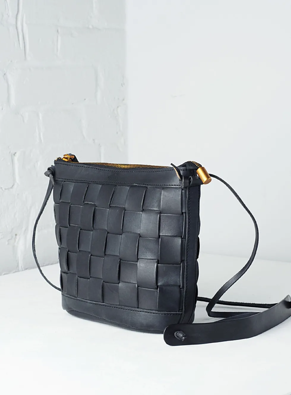 Venture crossbody bag