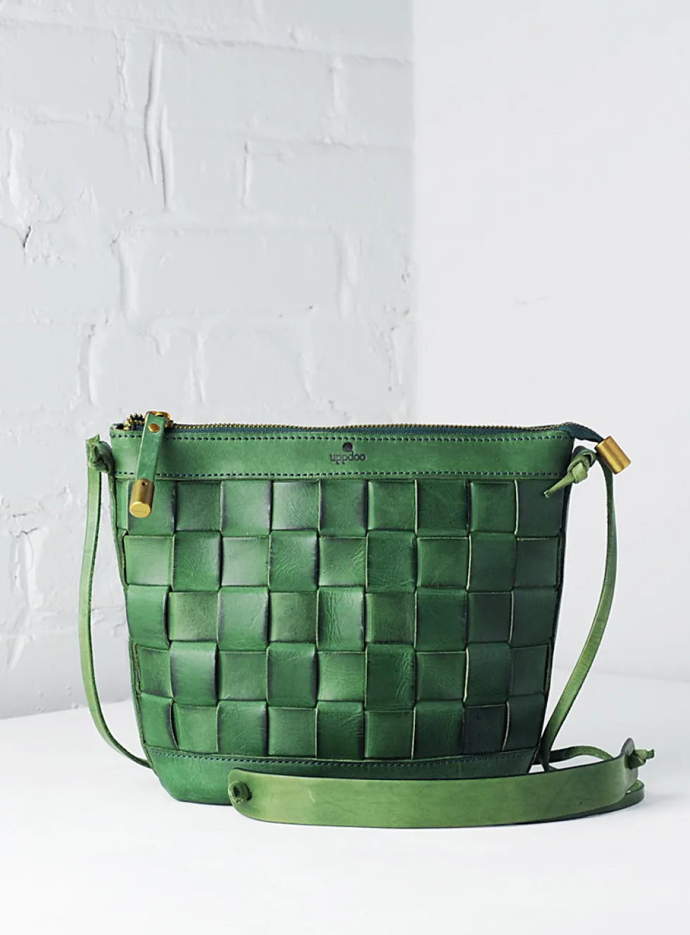 Venture crossbody bag