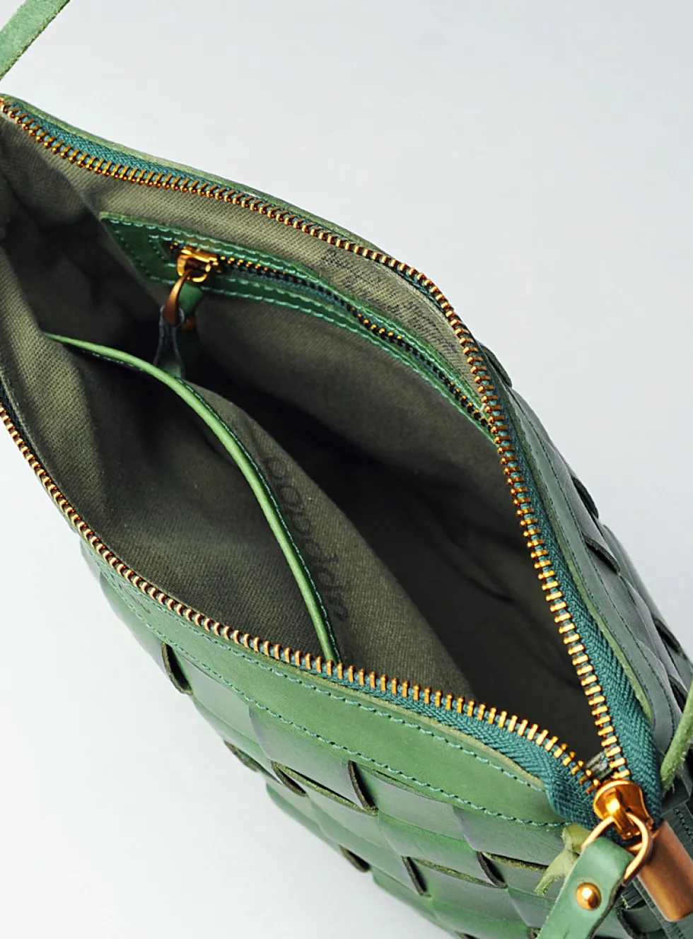 Venture crossbody bag