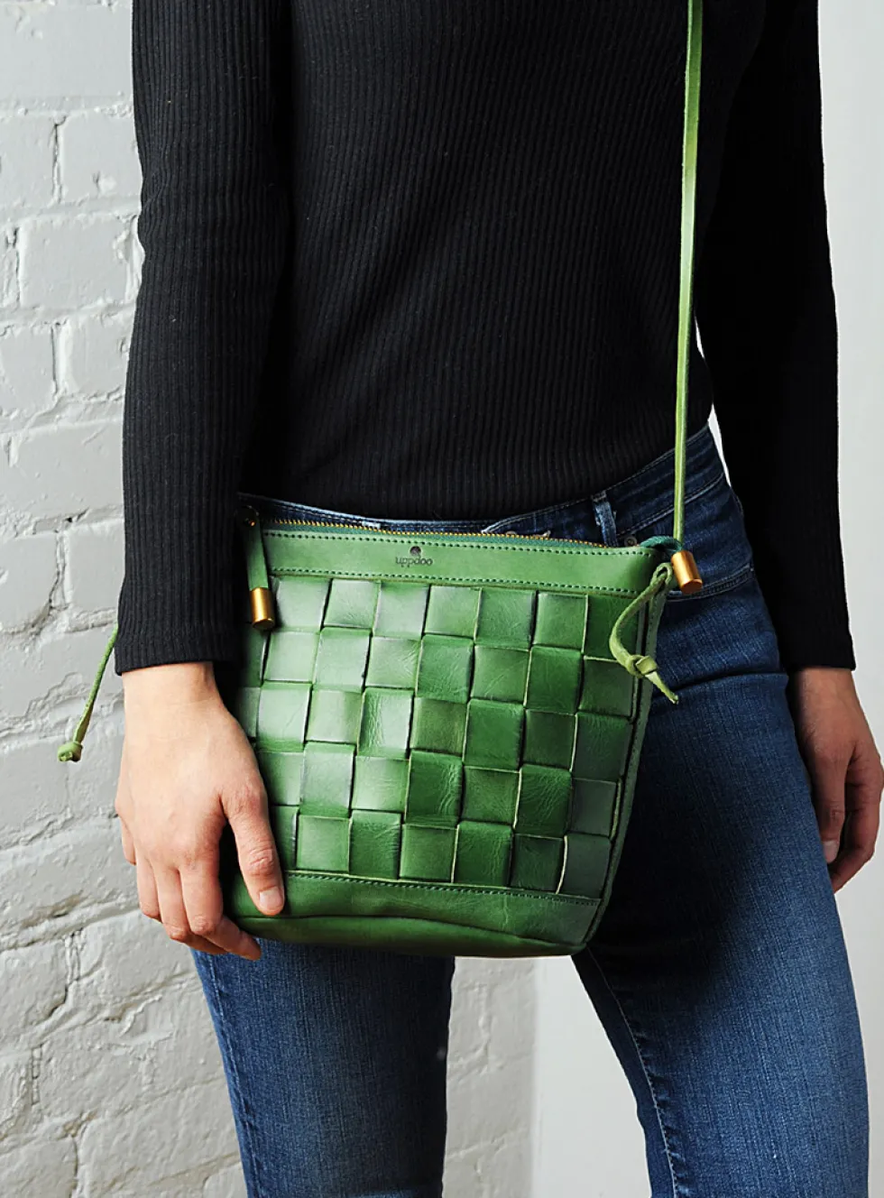 Venture crossbody bag