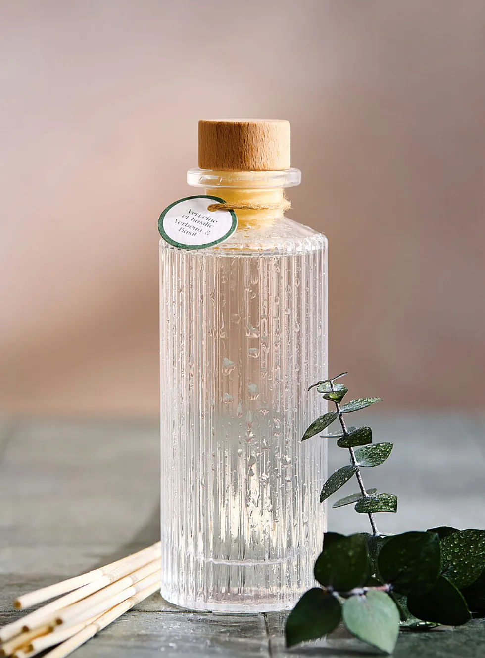 Verbena and basil grooved reed diffuser