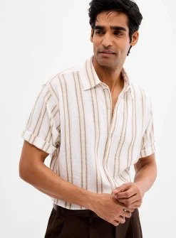 Vertical stripe knit shirt