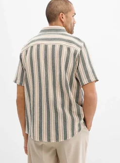 Vertical stripe knit shirt
