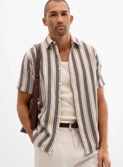 Vertical stripe knit shirt