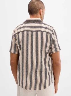 Vertical stripe knit shirt