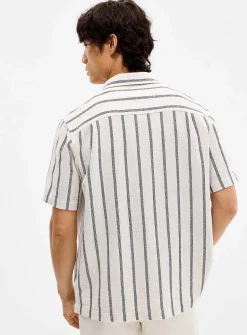Vertical-stripe knit shirt