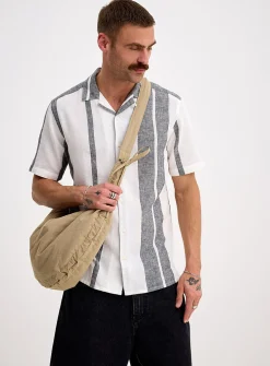 Vertical-stripe lightweight shirt