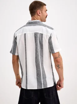 Vertical-stripe lightweight shirt