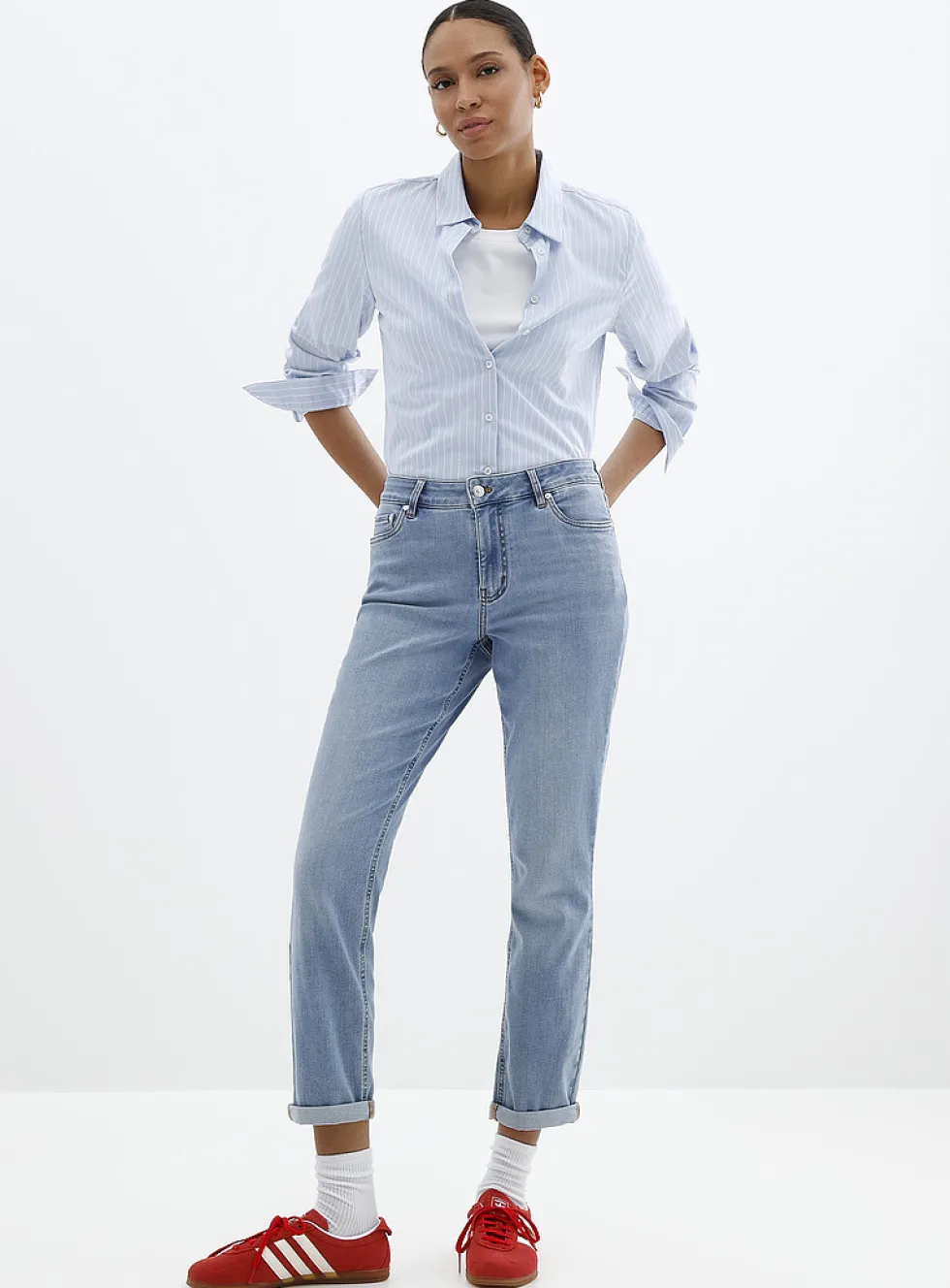 Very stretchy faded jean