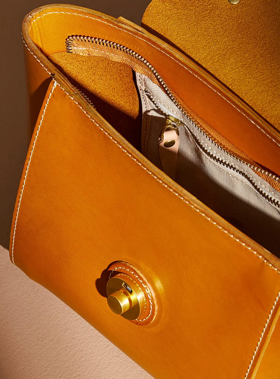 Vive satchel