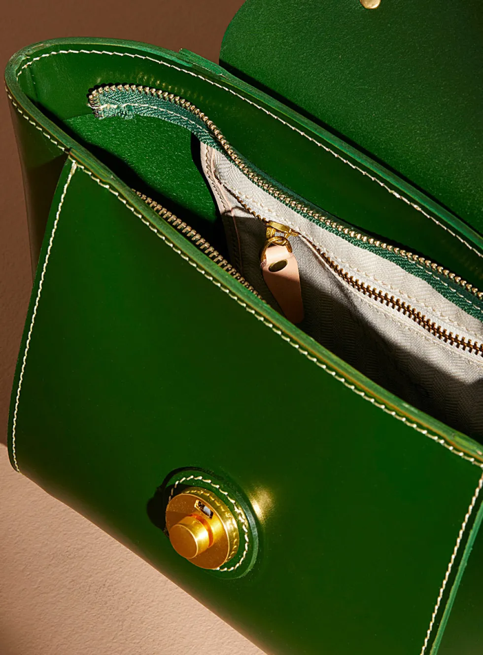 Vive satchel