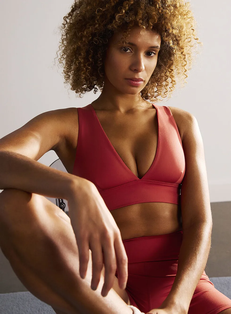 V-neck covered back velvety sports bra
