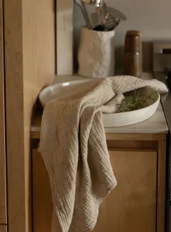 Waffled cotton and linen hand towel set