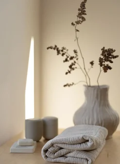 Waffled cotton and linen bath mat