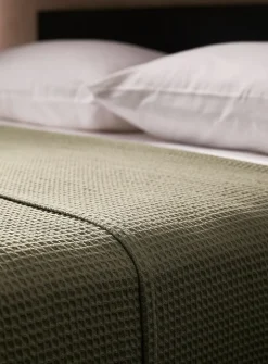 Waffled knit blanket