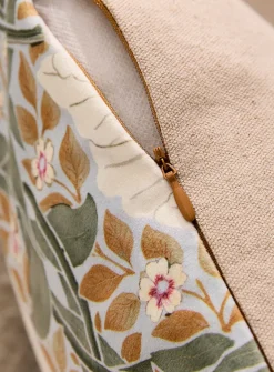 Waltzing flowers velvety removable-cover cushion