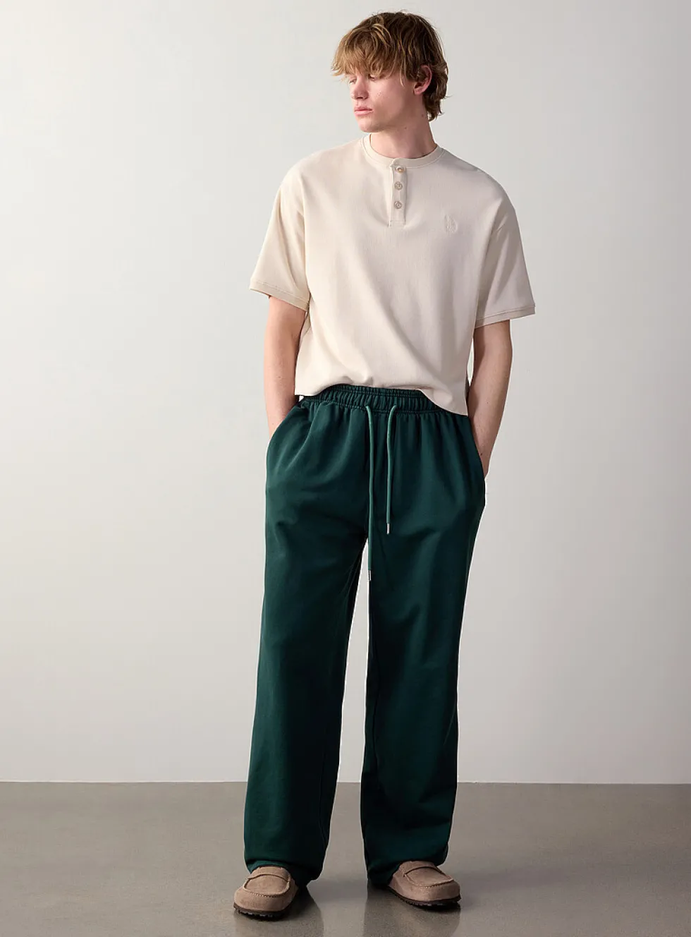 Washed wide-leg sweatpant