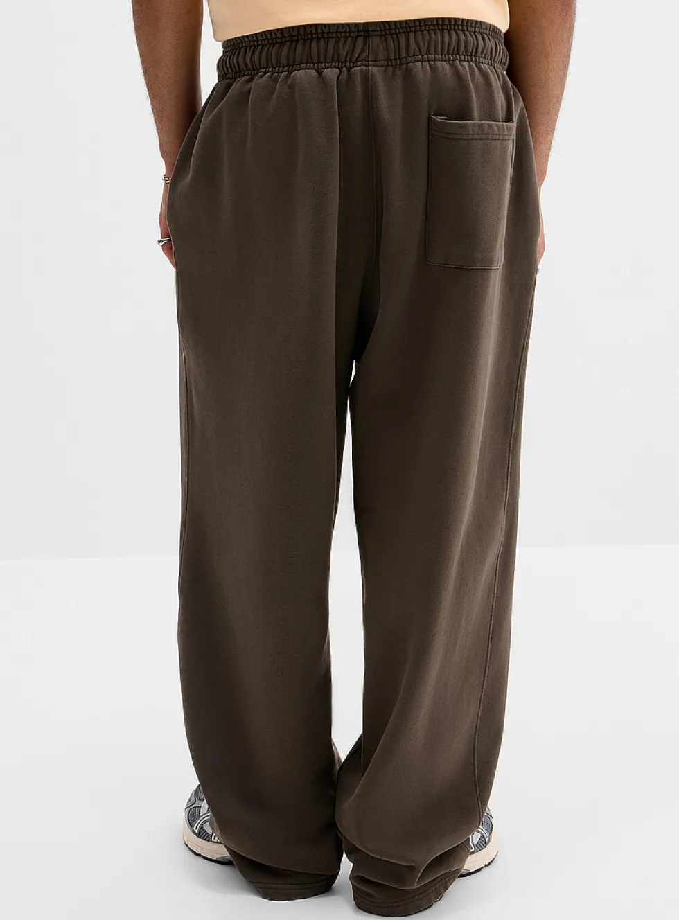 Washed wide-leg sweatpant