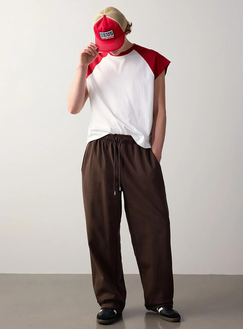 Washed wide-leg sweatpant