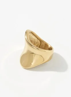 Wavy band ring