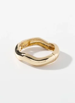 Wavy bangle