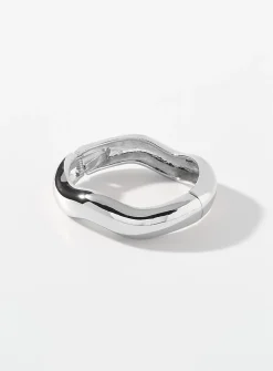 Wavy bangle