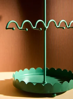 Wavy jewellery display