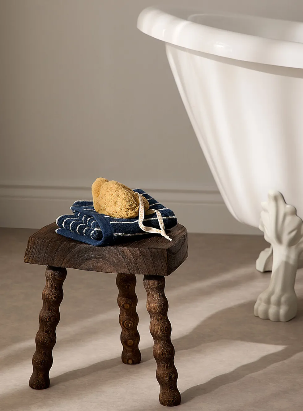 Wavy legs decorative stool