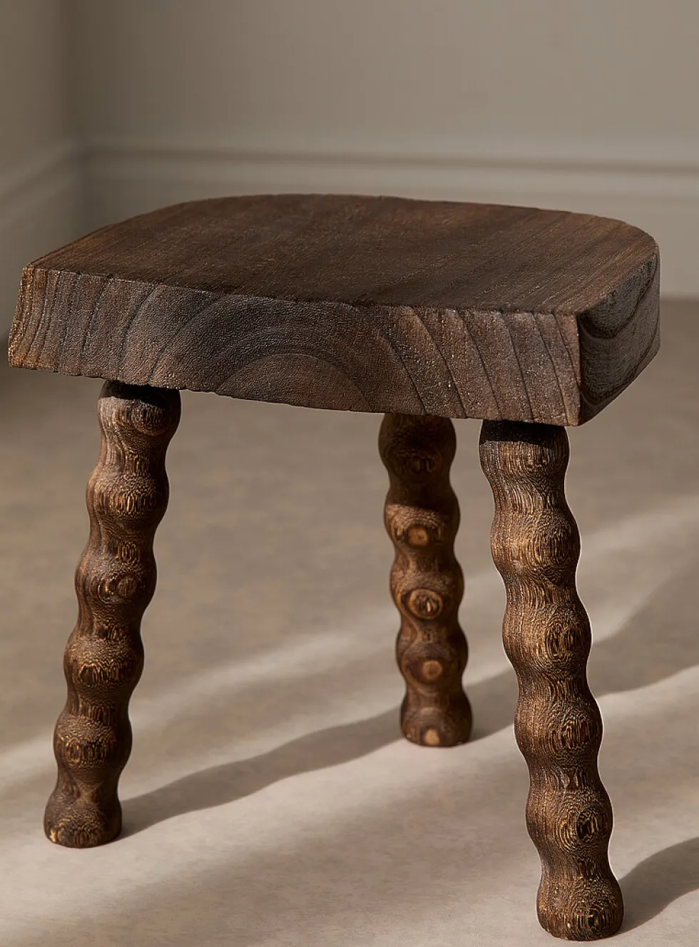 Wavy legs decorative stool