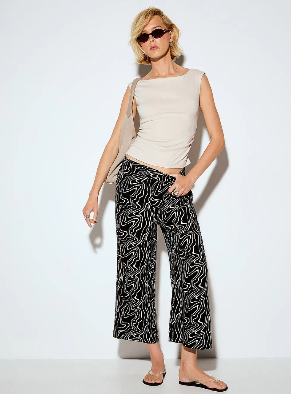 Wavy lines lightweight cropped pant