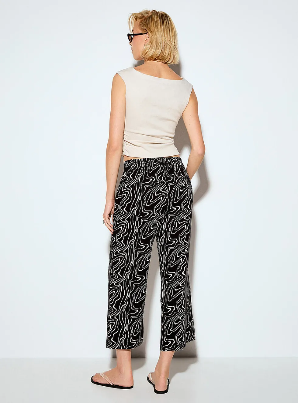 Wavy lines lightweight cropped pant