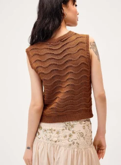 Wavy ribbing sweater vest