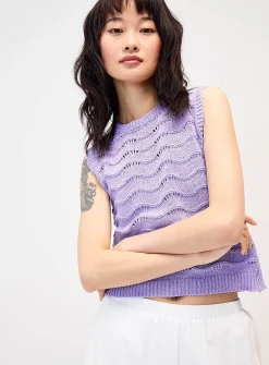 Wavy ribbing sweater vest