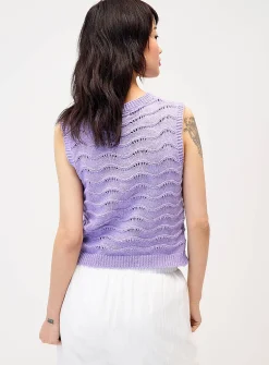 Wavy ribbing sweater vest