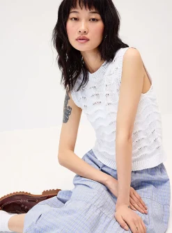 Wavy ribbing sweater vest