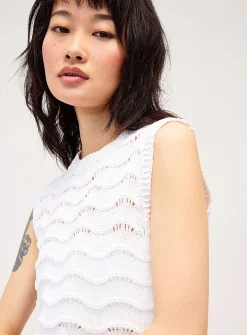 Wavy ribbing sweater vest