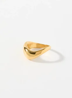 Wavy ring