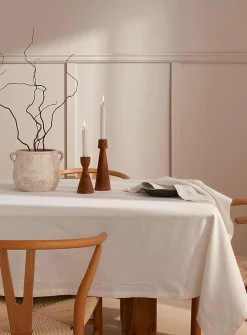 White dotted frame tablecloth