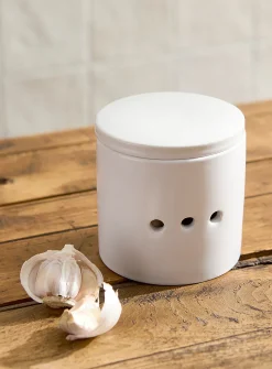 White garlic keeper