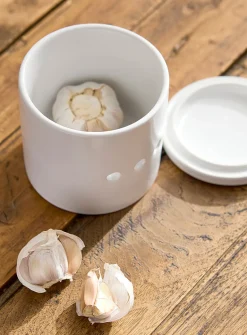 White garlic keeper