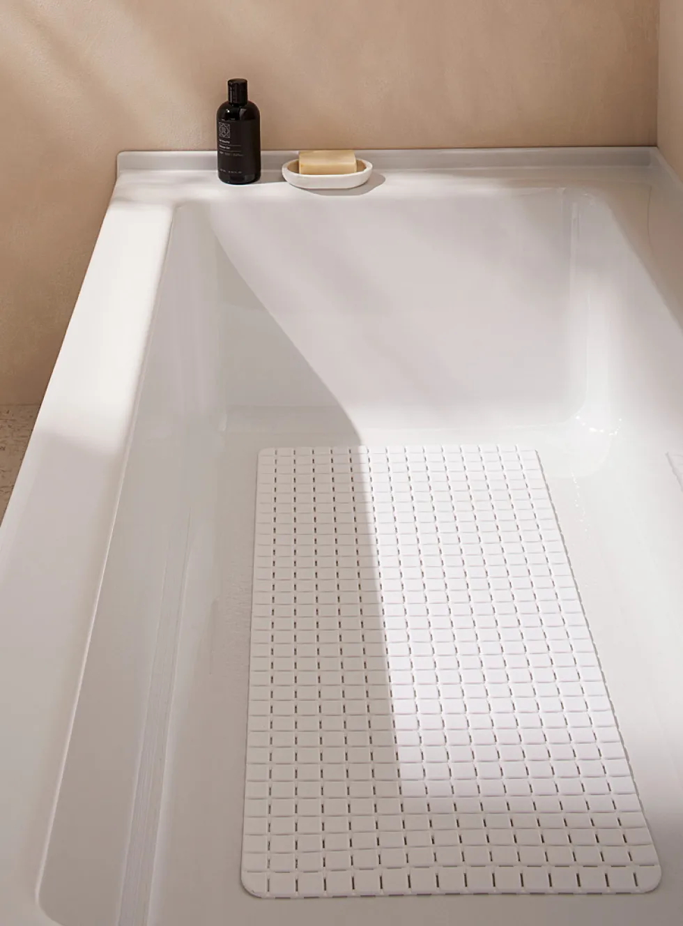 White tiles bath mat