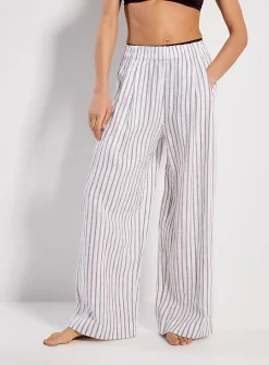 White wide-leg linen pant