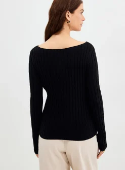 Wide ribbing fitted boat-neck sweater
