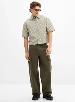 Wide-leg cargo chinos