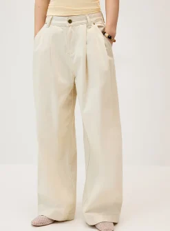 Wide-leg pleated jean