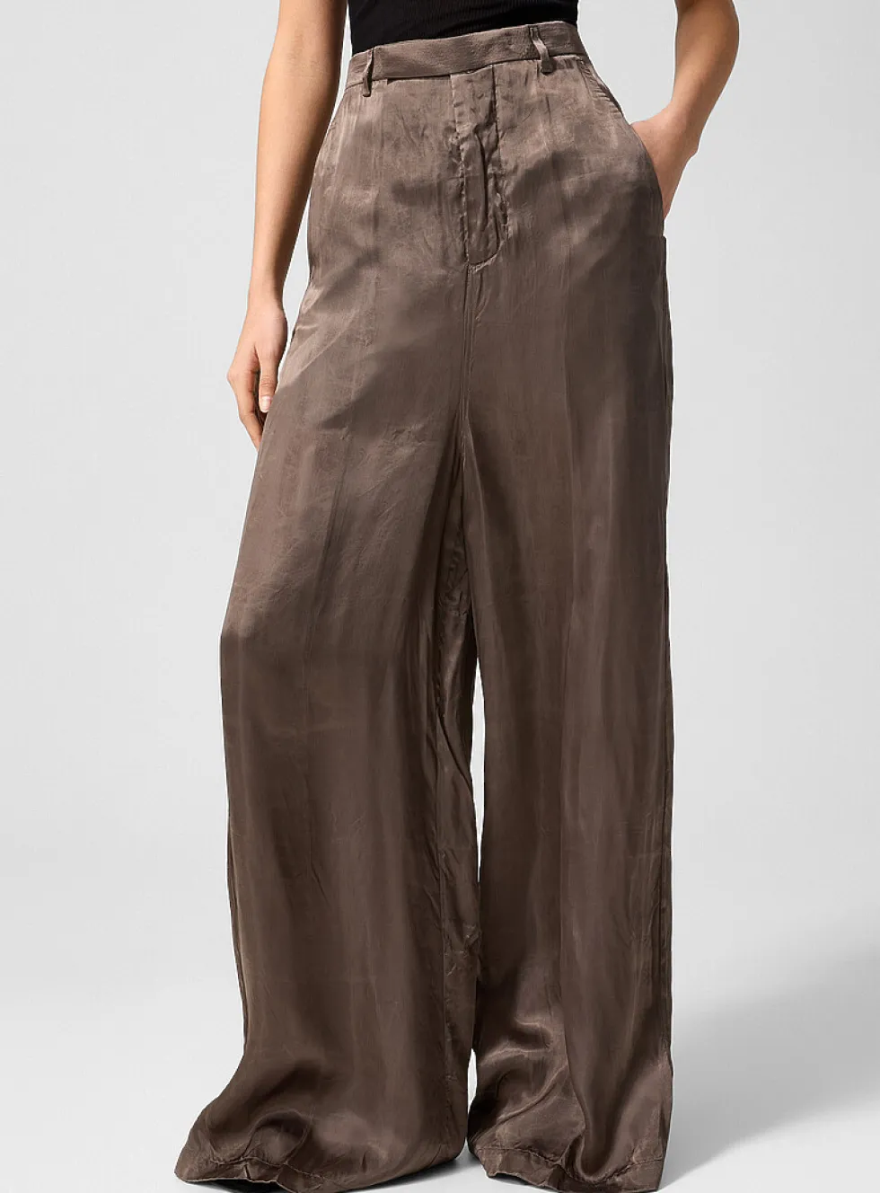Wide-leg satiny pant