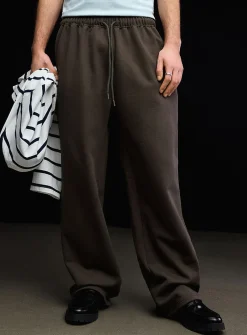 Wide-leg sweatpant